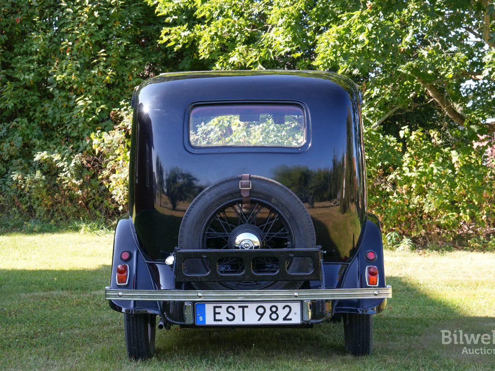 Vehicle image 16