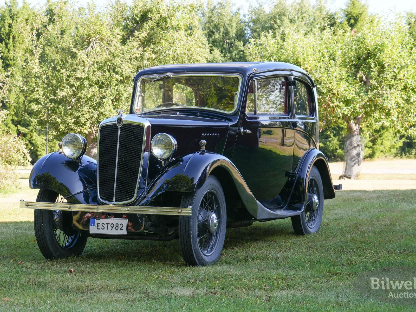 Vehicle image 10