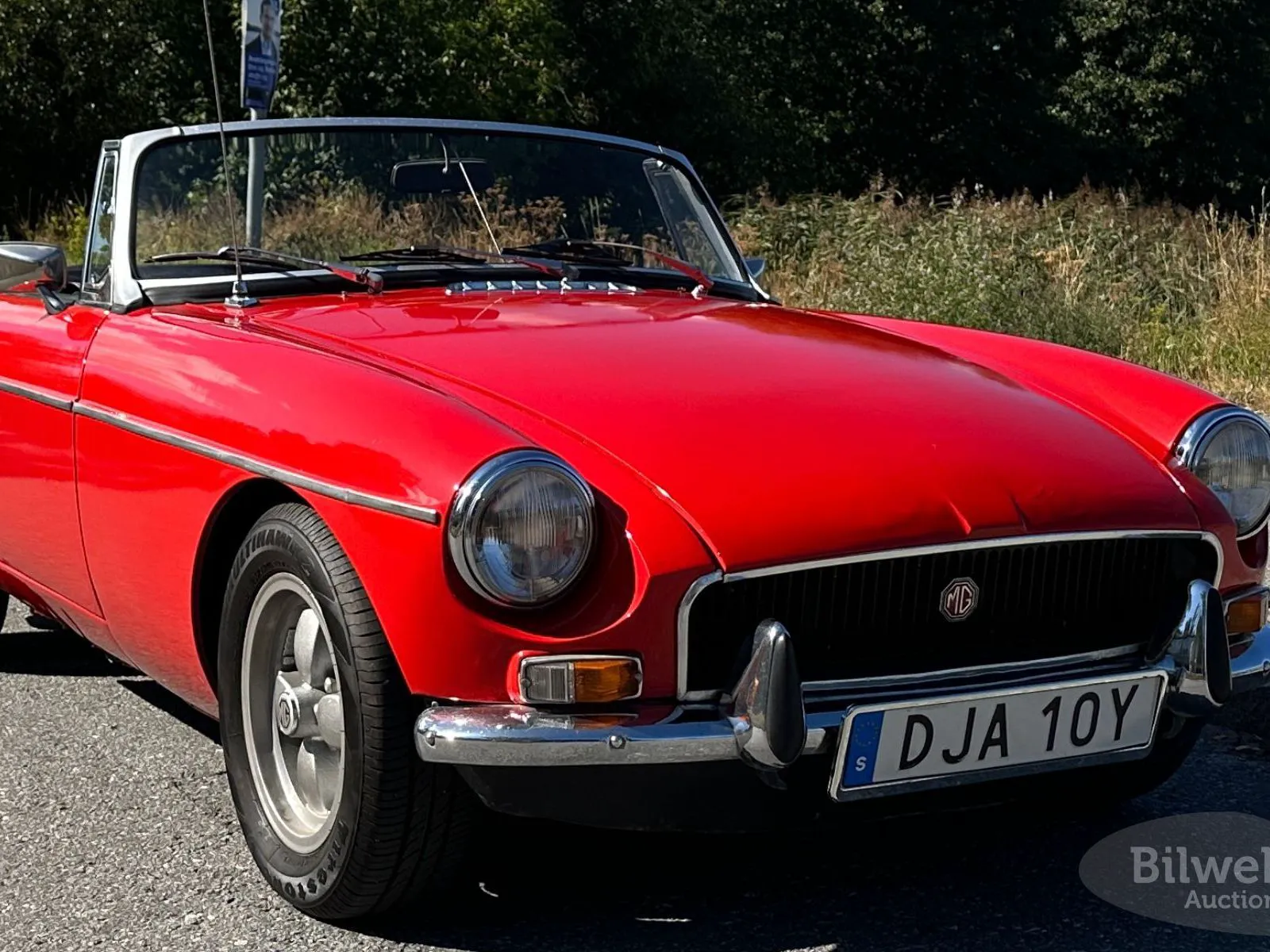 Vehicle image 26