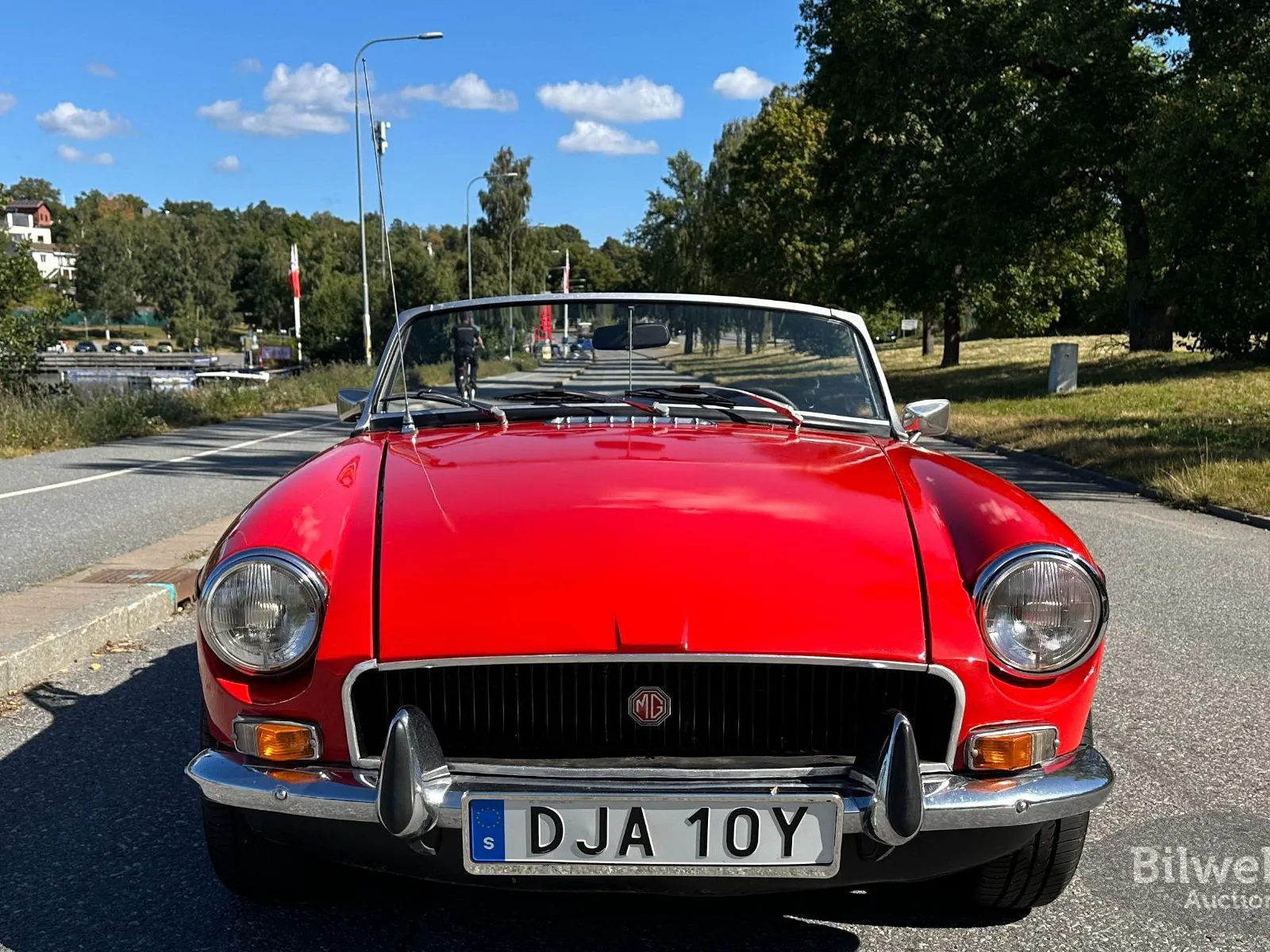 Vehicle image 17