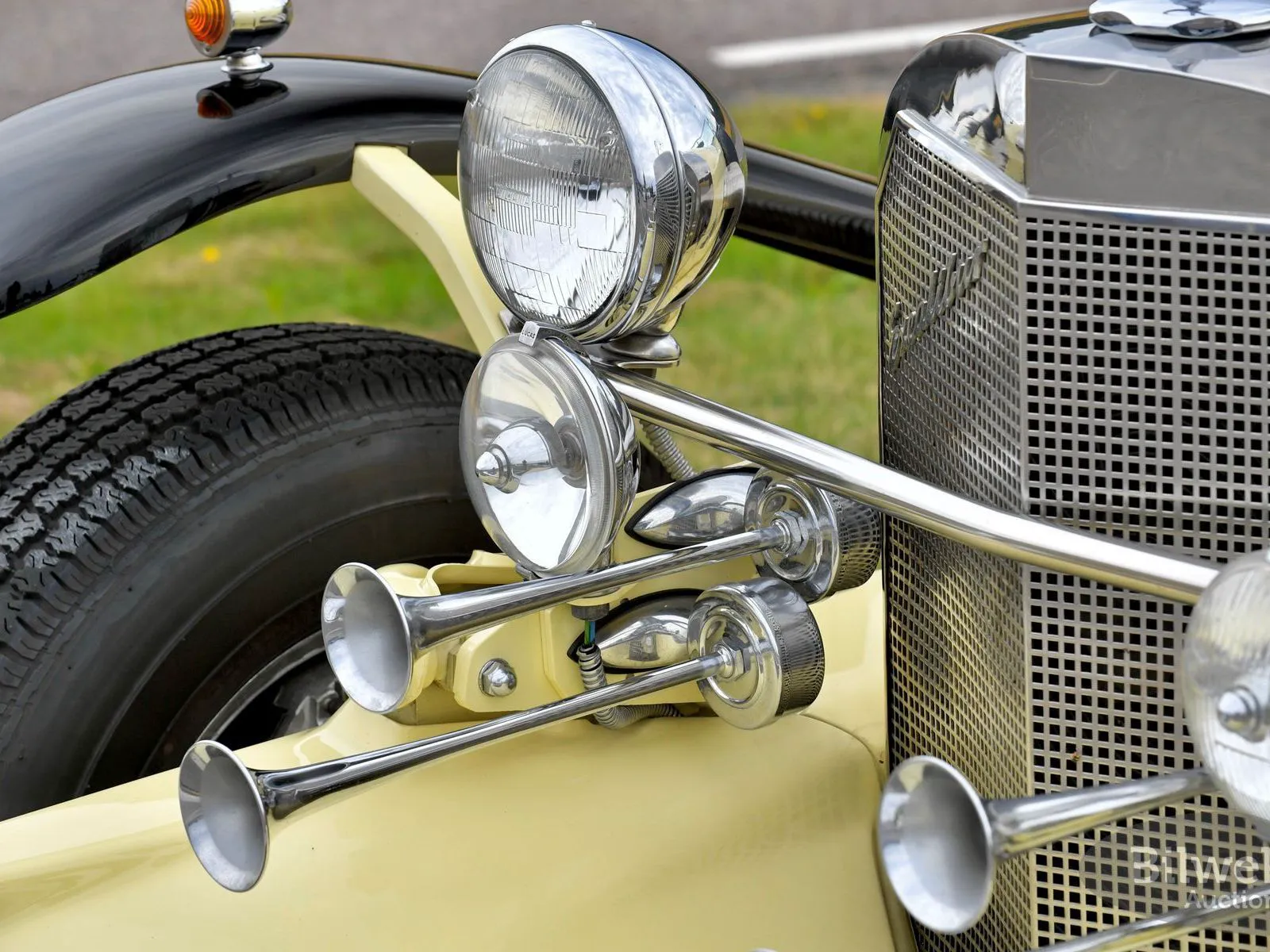 Vehicle image 11