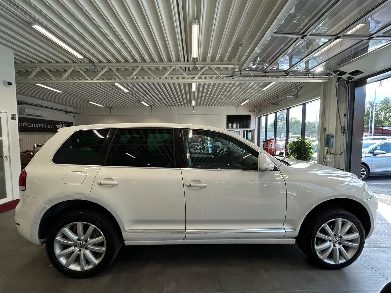 Vehicle image 8