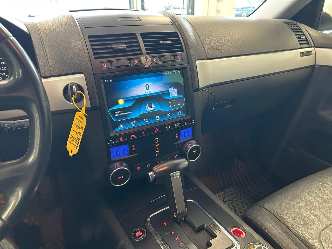 Vehicle image 14