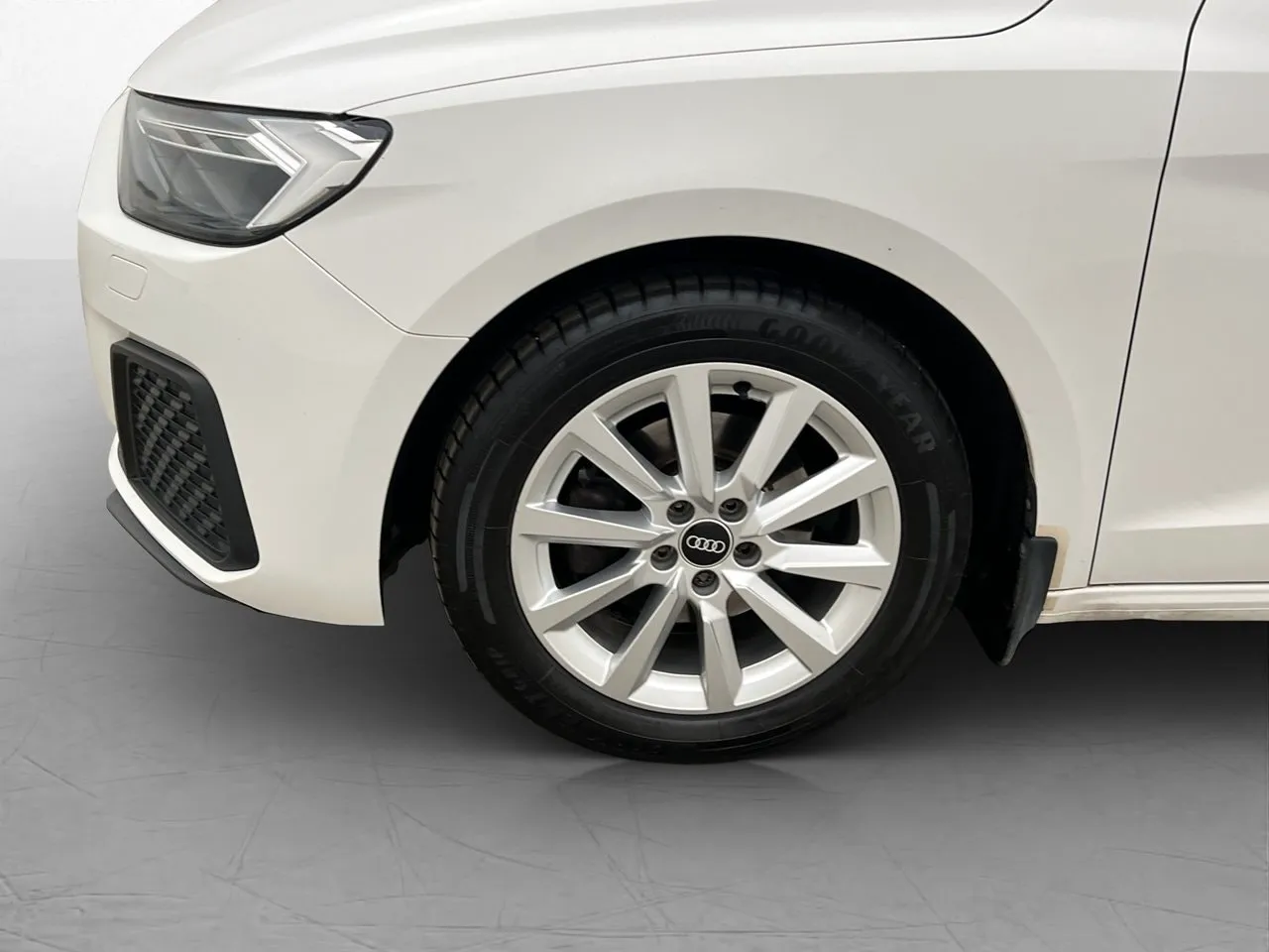 Vehicle image 20