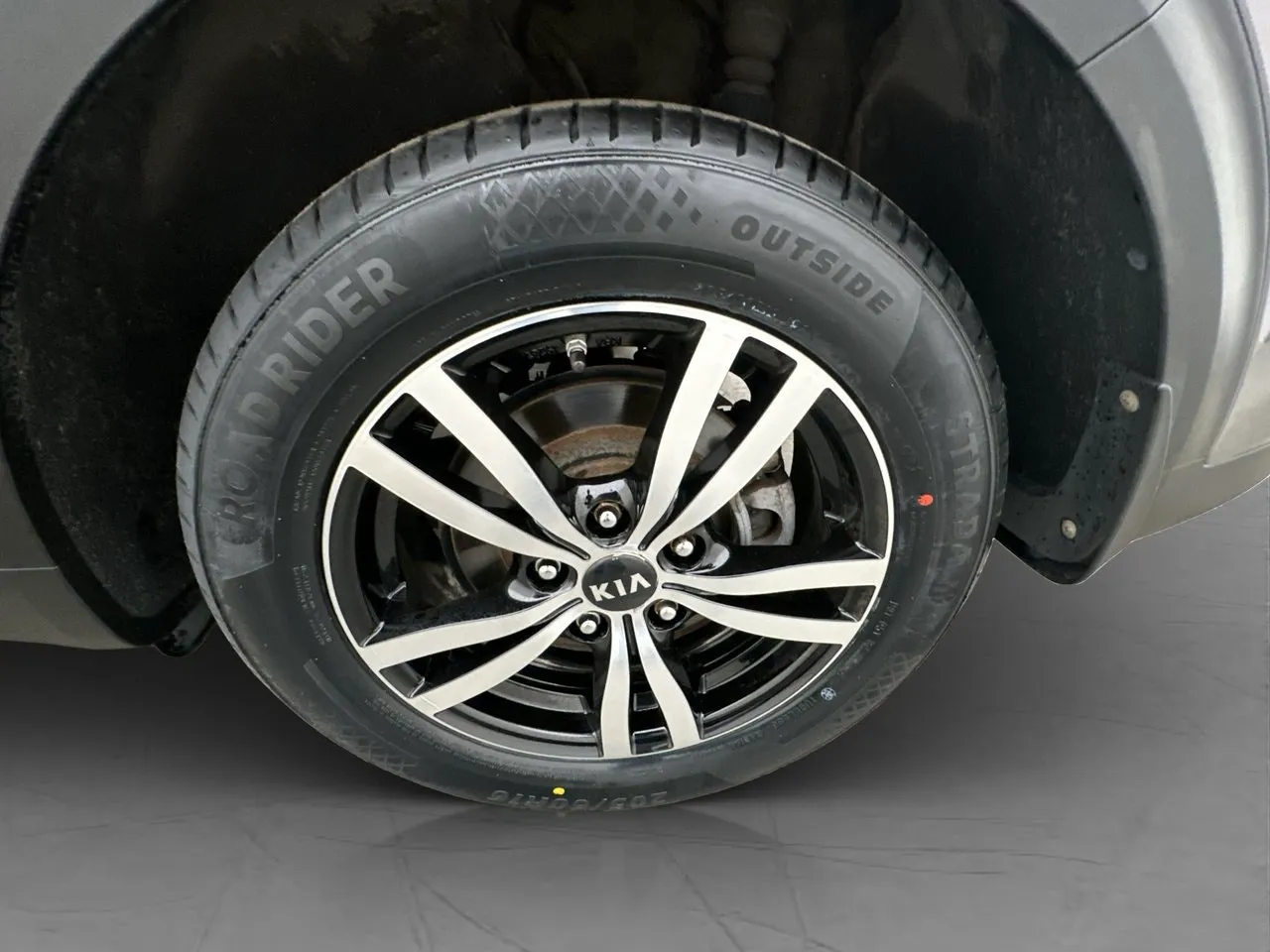 Vehicle image 25