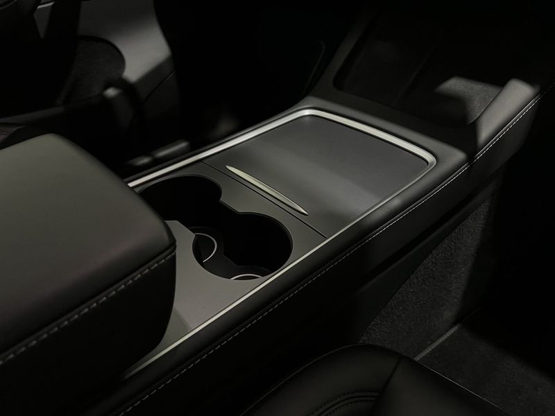Tesla Model Y bild 19