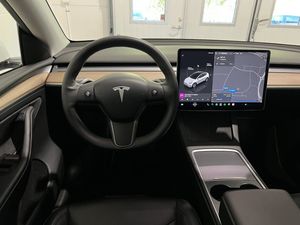 Tesla Model Y bild 17