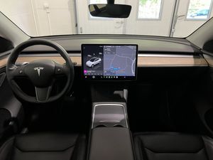 Tesla Model Y bild 16