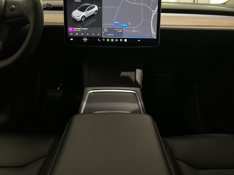 Tesla Model Y bild 18