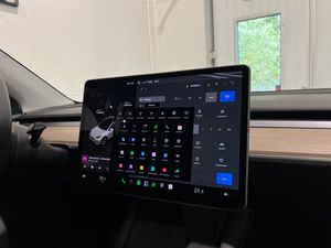 Tesla Model Y bild 24