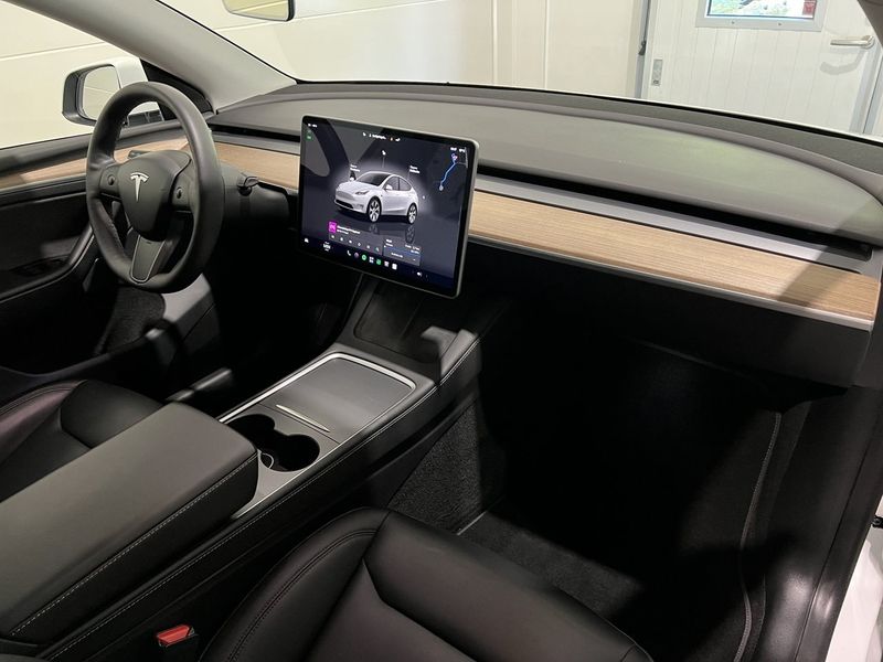 Tesla Model Y bild 15