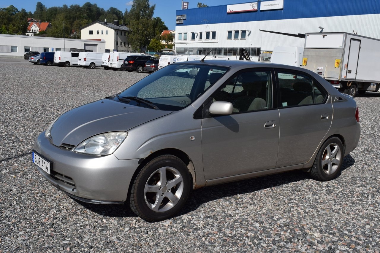 Toyota Prius Sedan 1.5 VVT-i + 1CM - 2001