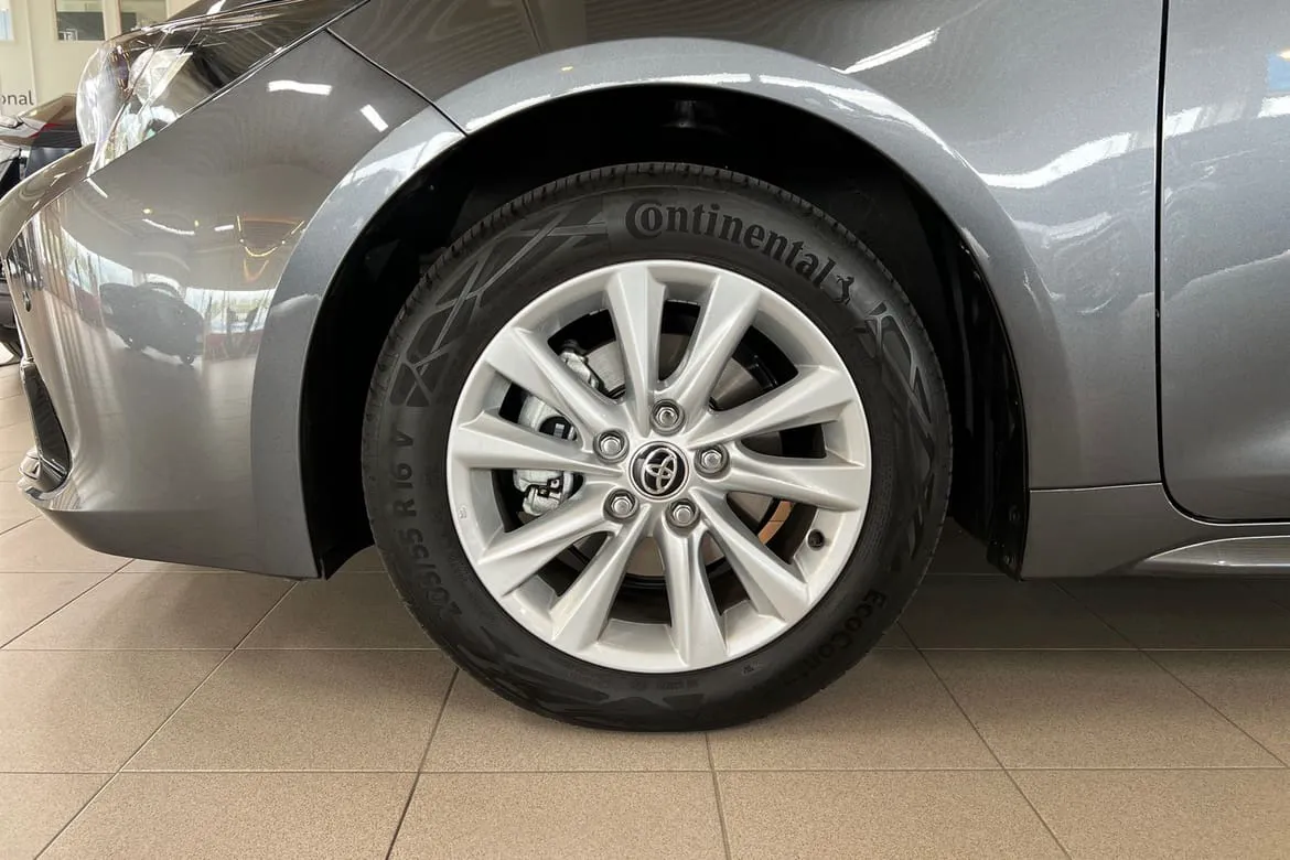 Vehicle image 14