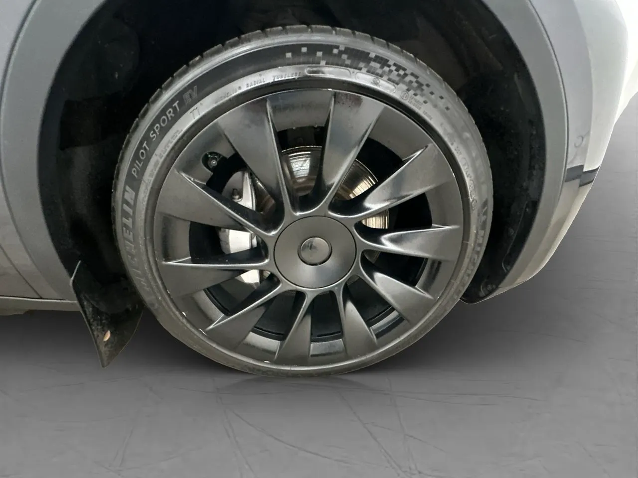 Vehicle image 33