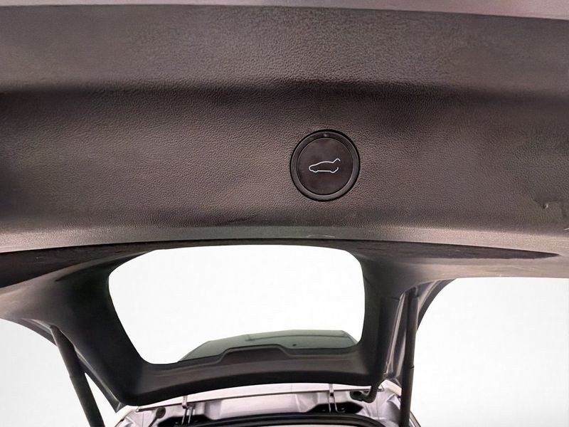 Tesla Model Y bild 12