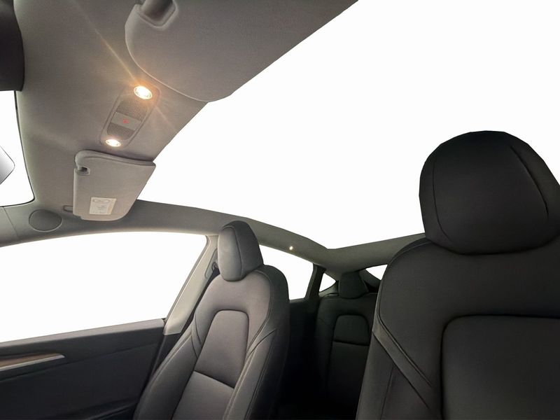 Tesla Model Y bild 16