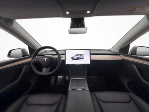 Tesla Model Y bild 13