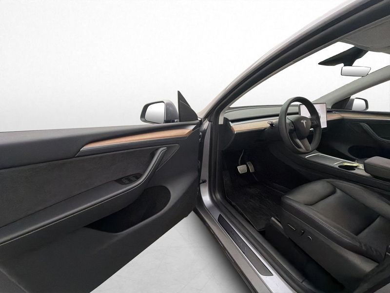 Tesla Model Y bild 14