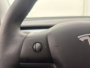 Tesla Model Y bild 18