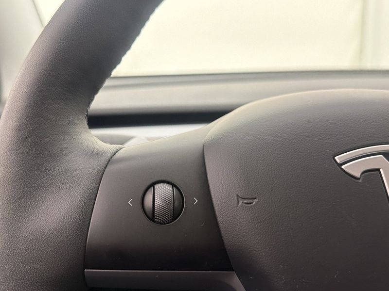 Tesla Model Y bild 18