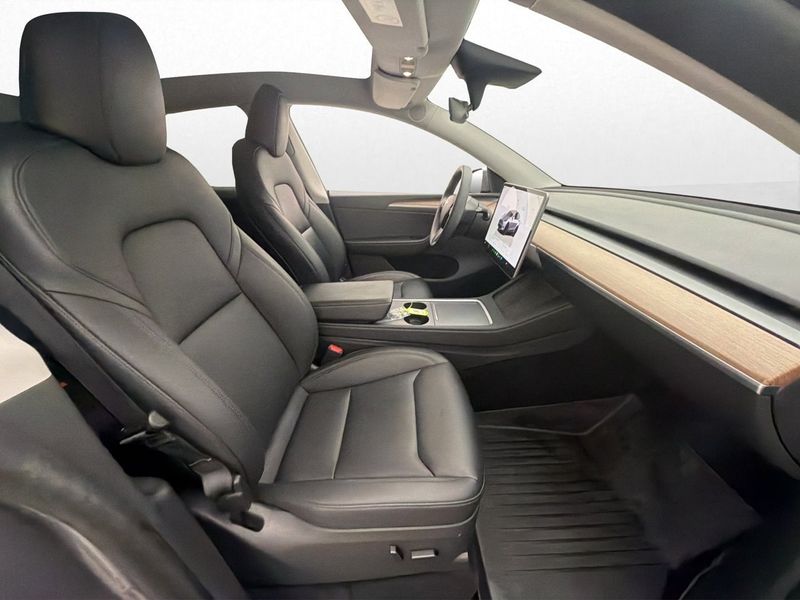 Tesla Model Y bild 28