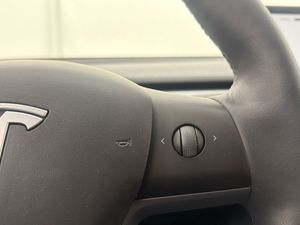 Tesla Model Y bild 19