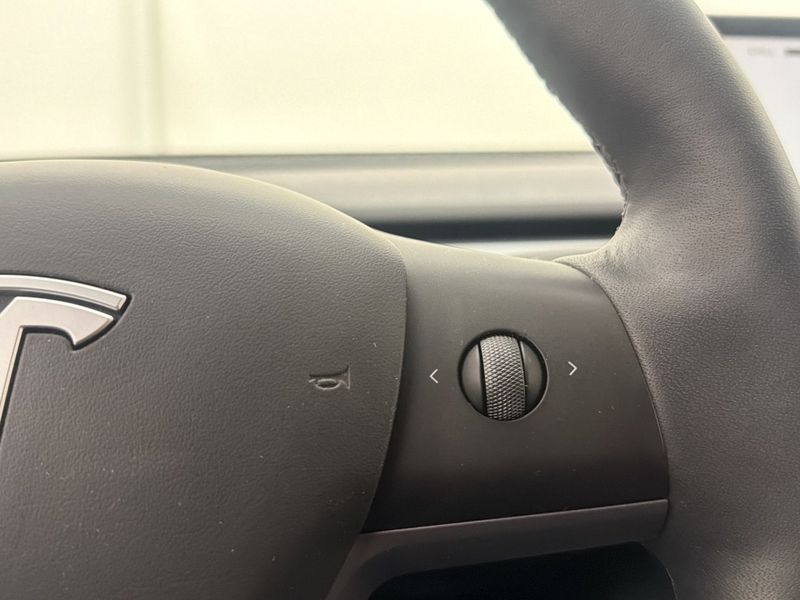 Tesla Model Y bild 19