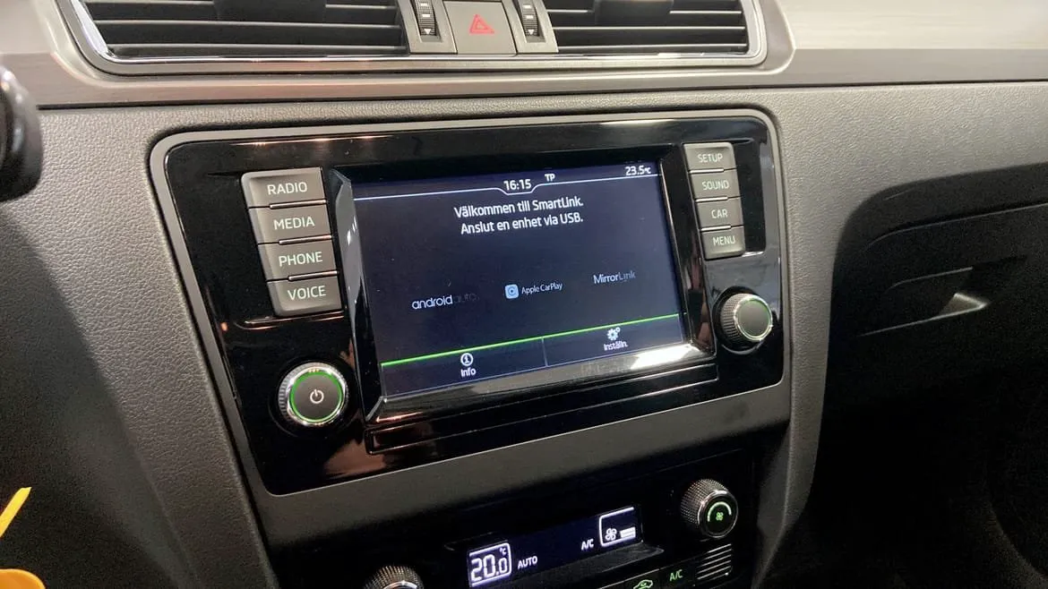 Vehicle image 18