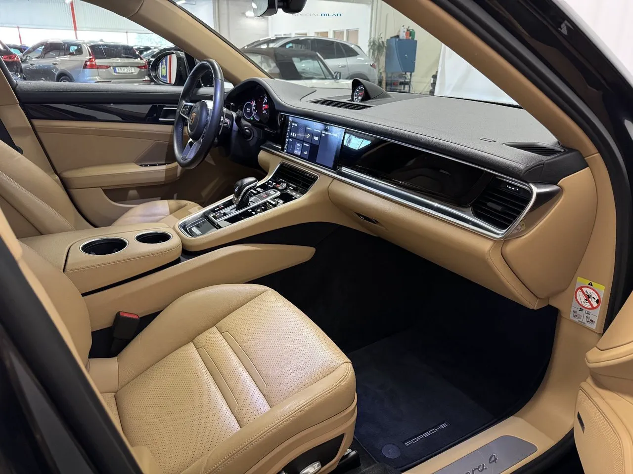 Vehicle image 18