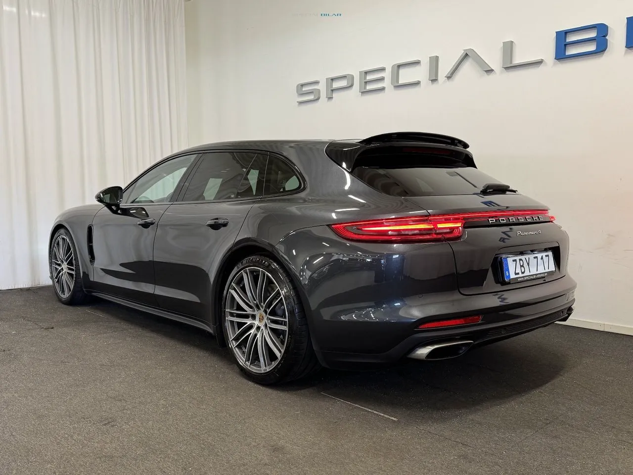 Vehicle image 25