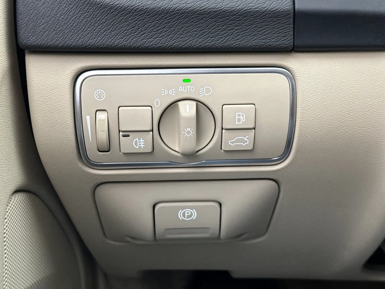 Vehicle image 27