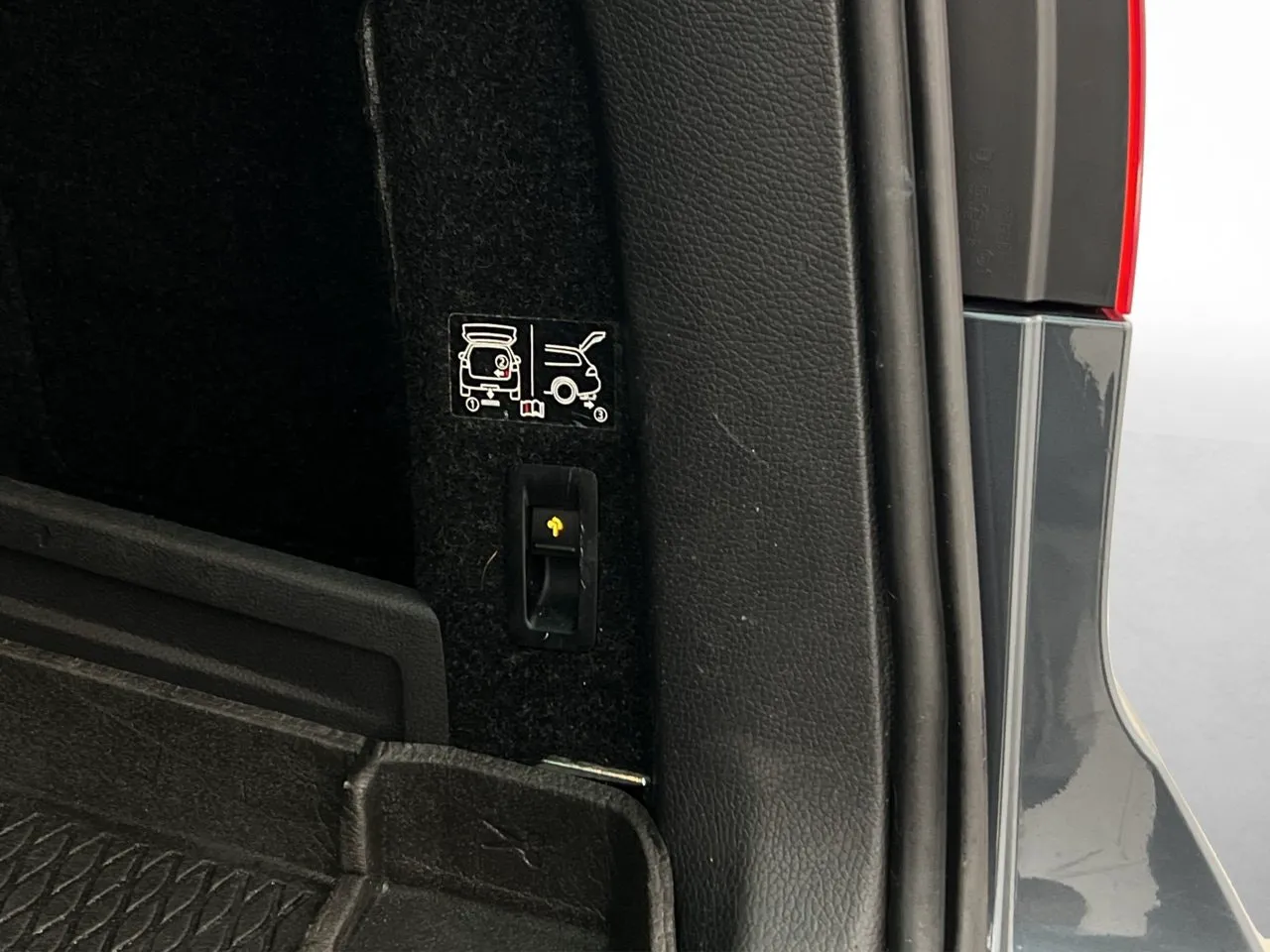 Vehicle image 28