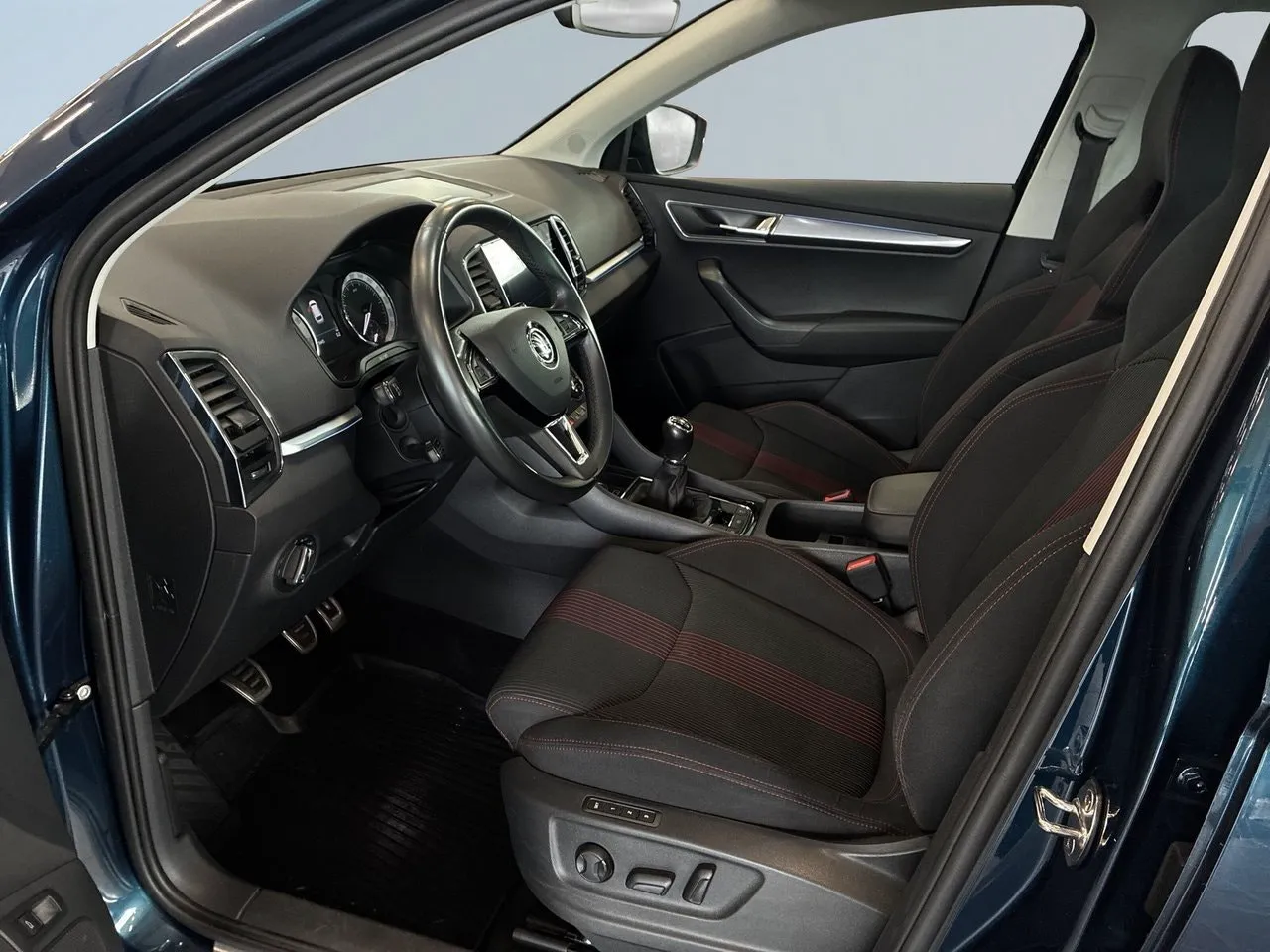 Vehicle image 6