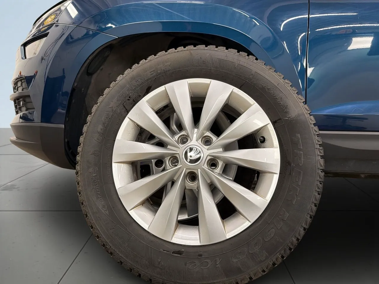 Vehicle image 13