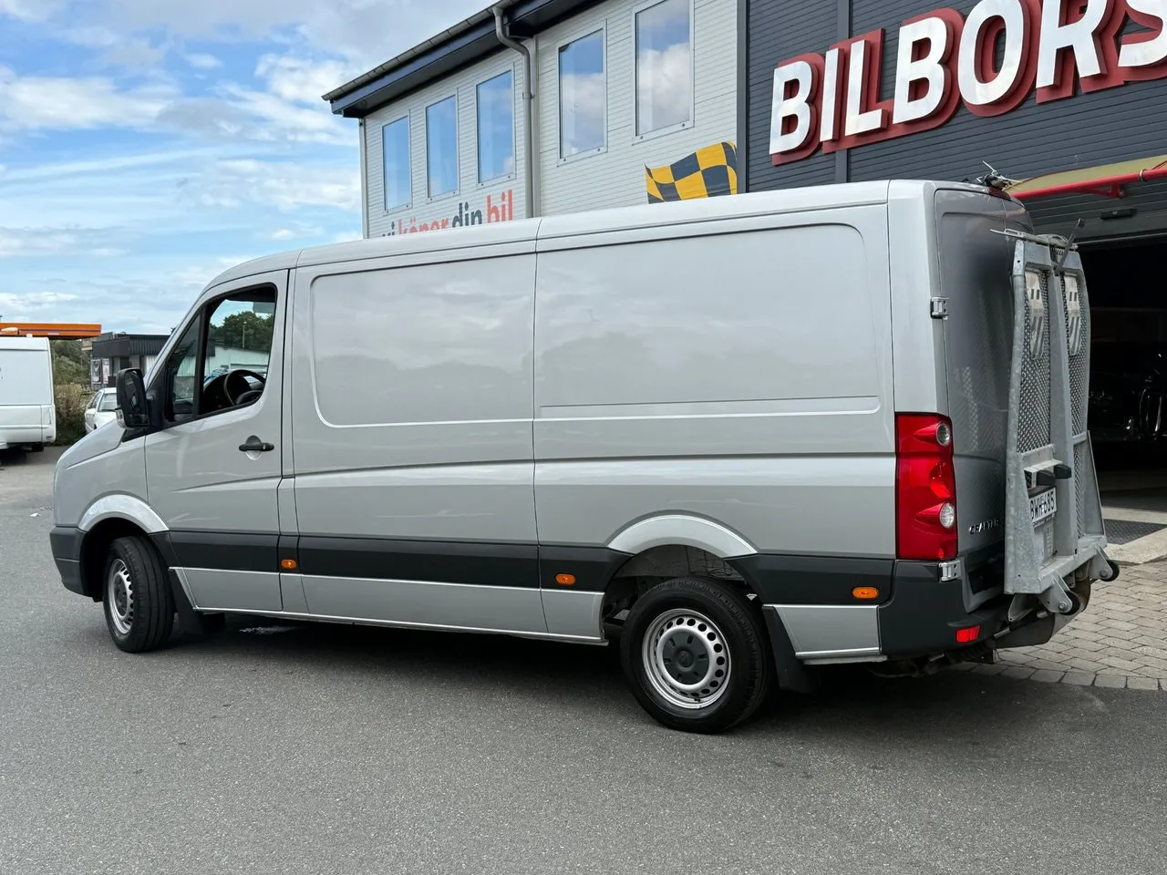 Vehicle image 7