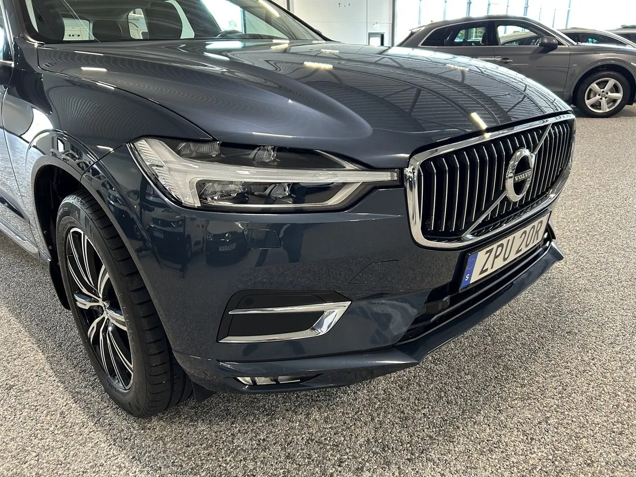 Vehicle image 5