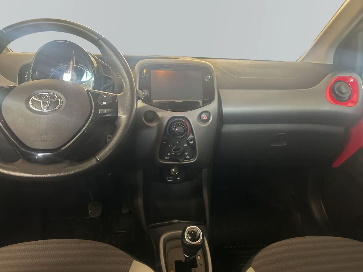 Vehicle image 7