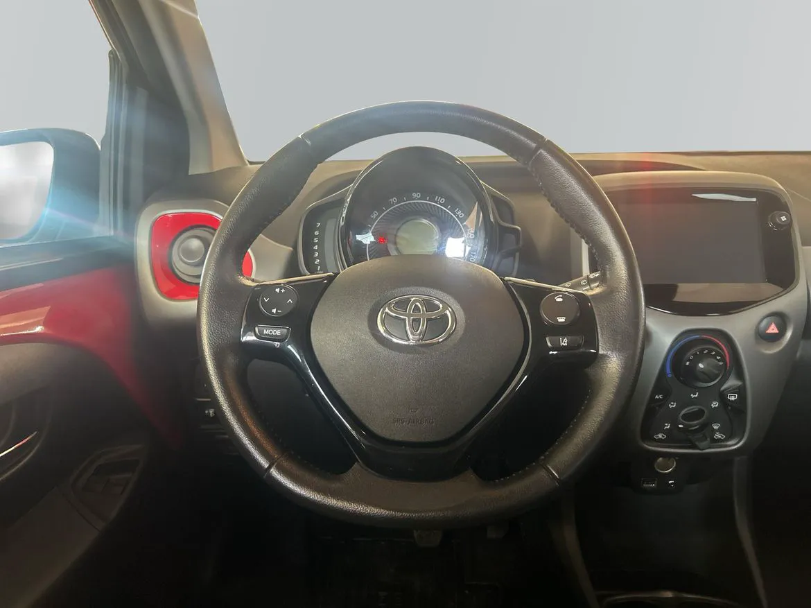 Vehicle image 8