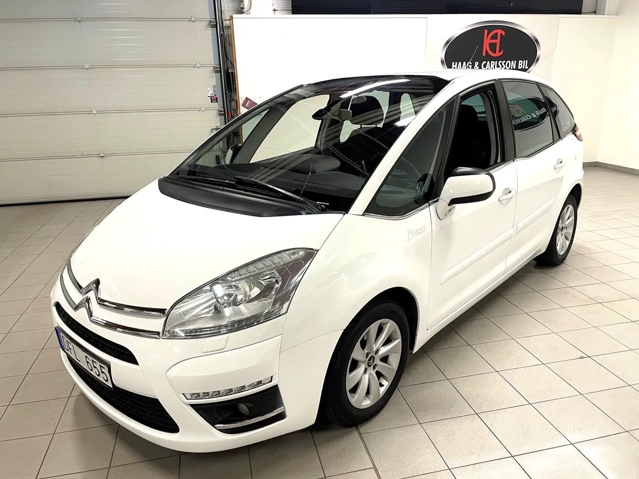 Vehicle image 4