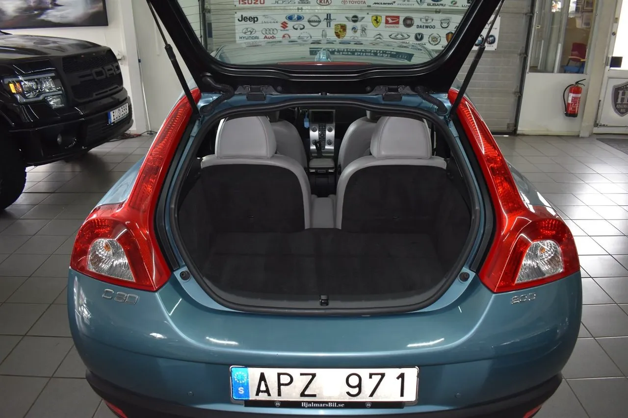 Vehicle image 11