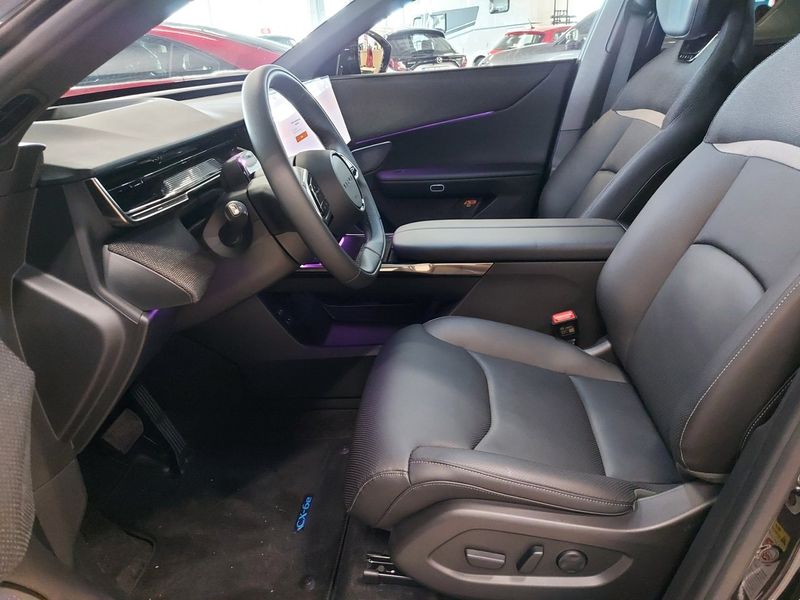 Mazda CX-6e bild 13