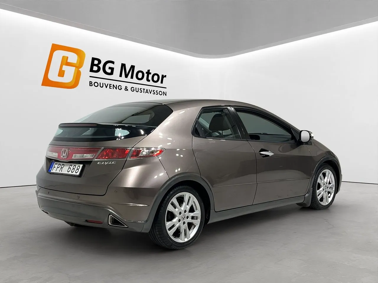 Vehicle image 3