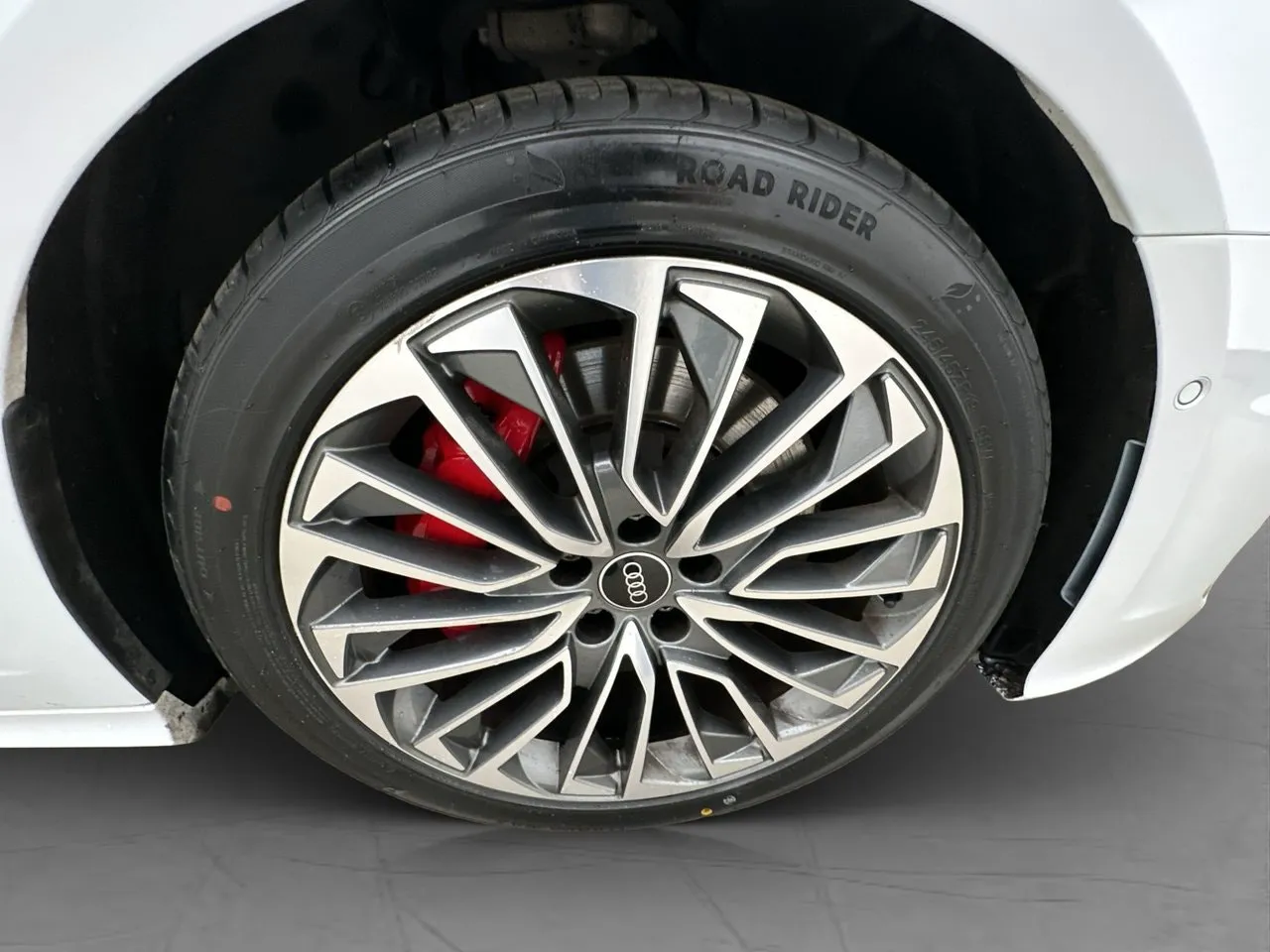 Vehicle image 32