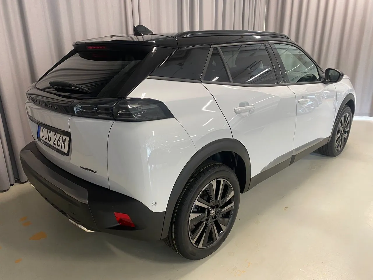 Vehicle image 3