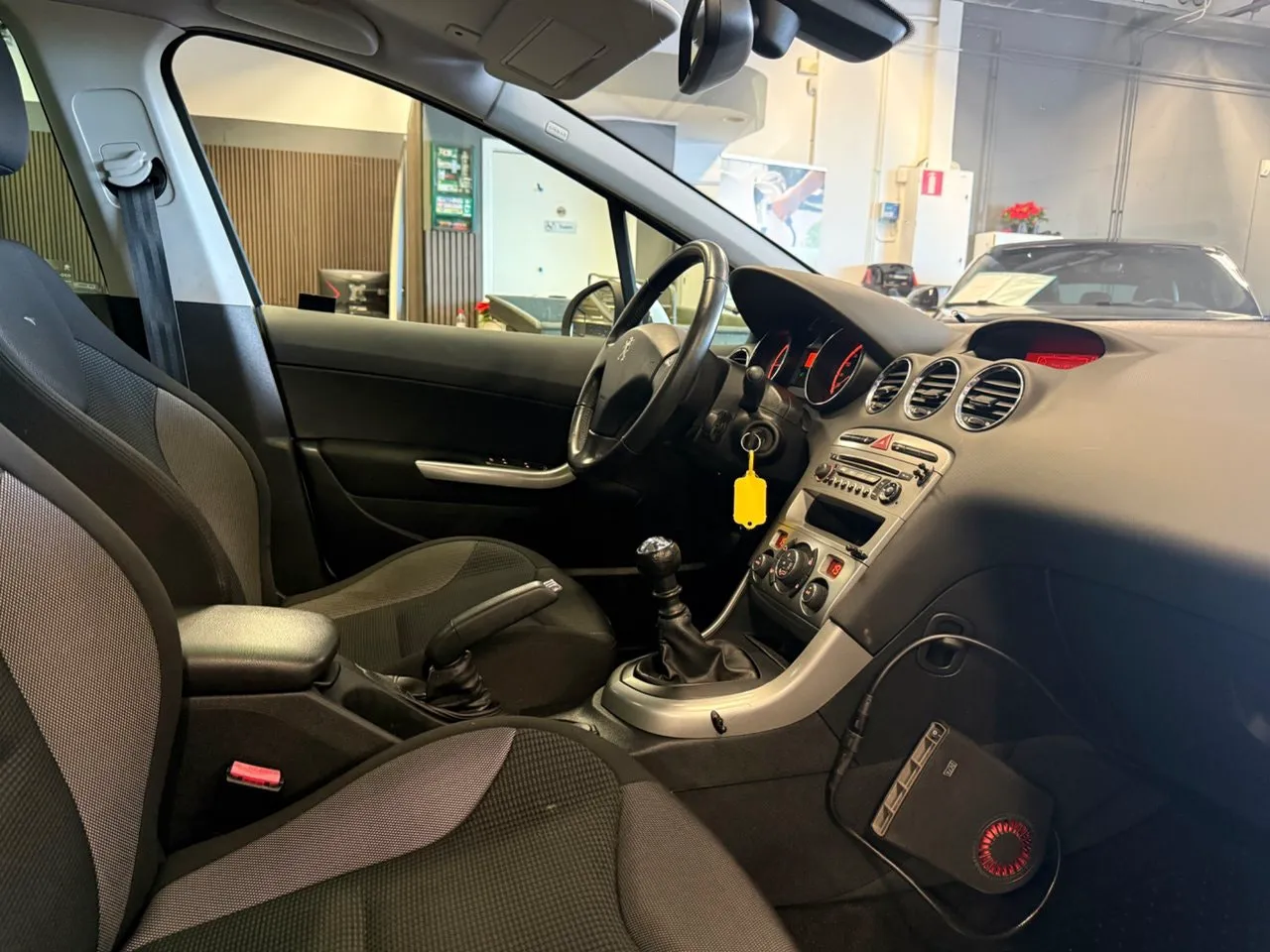 Vehicle image 16