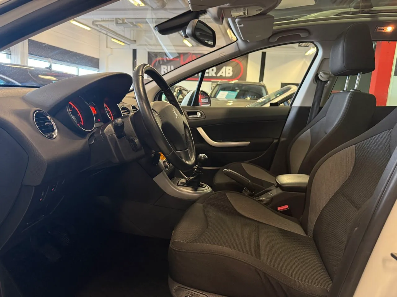 Vehicle image 10