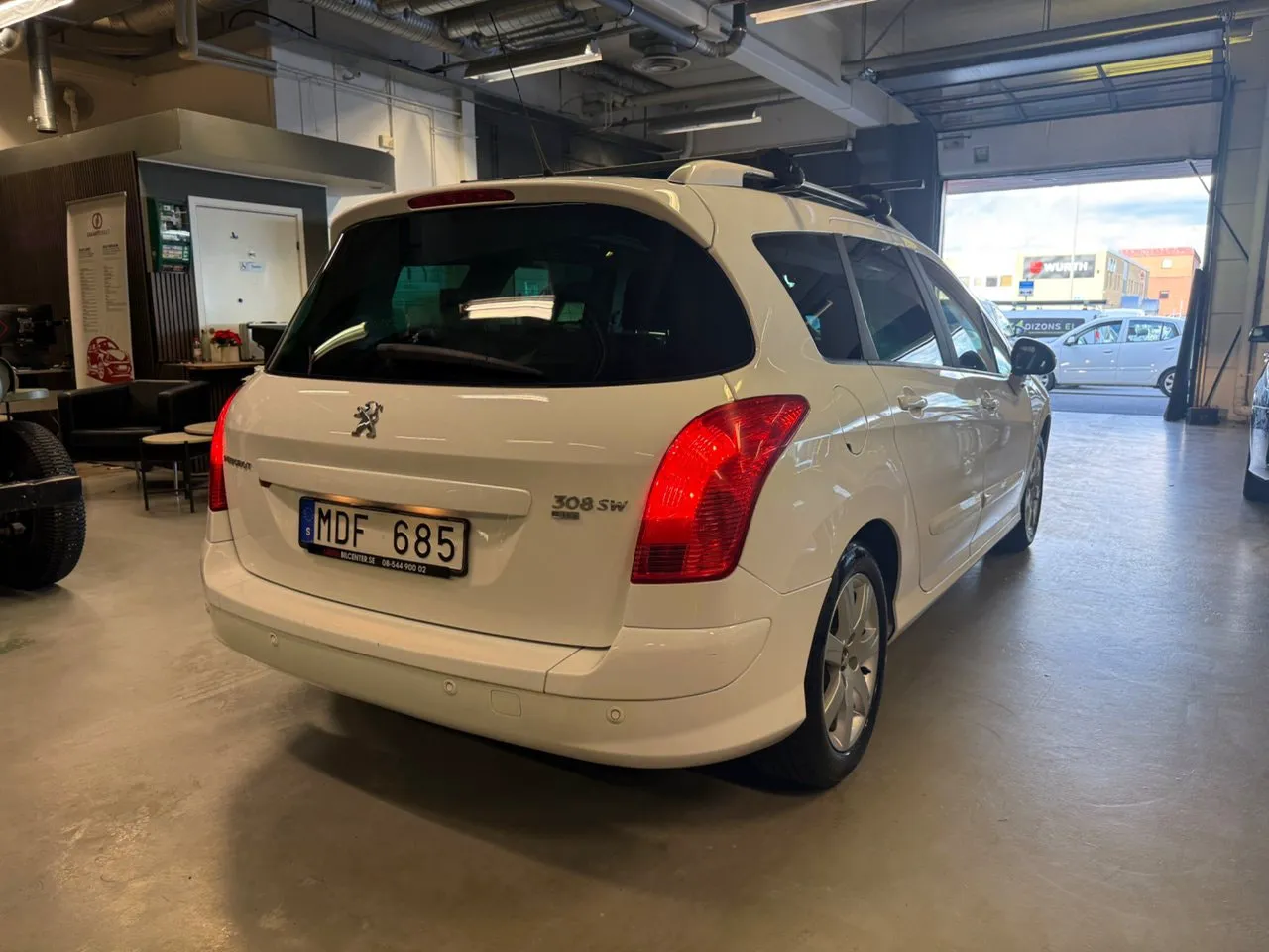 Vehicle image 5