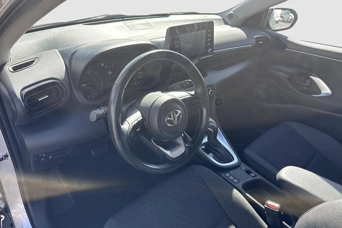 Vehicle image 7
