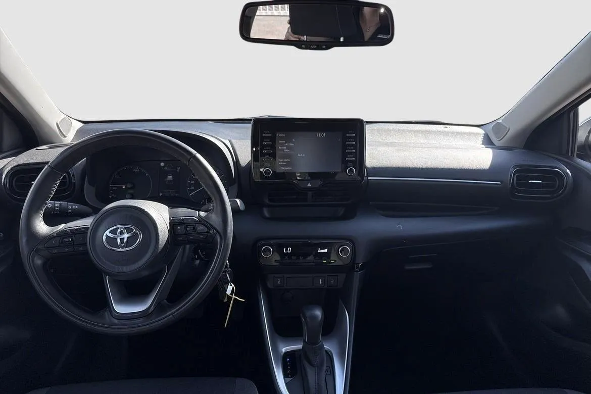 Vehicle image 9