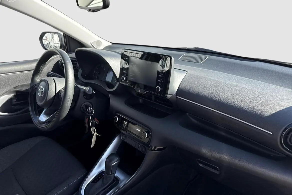 Vehicle image 6
